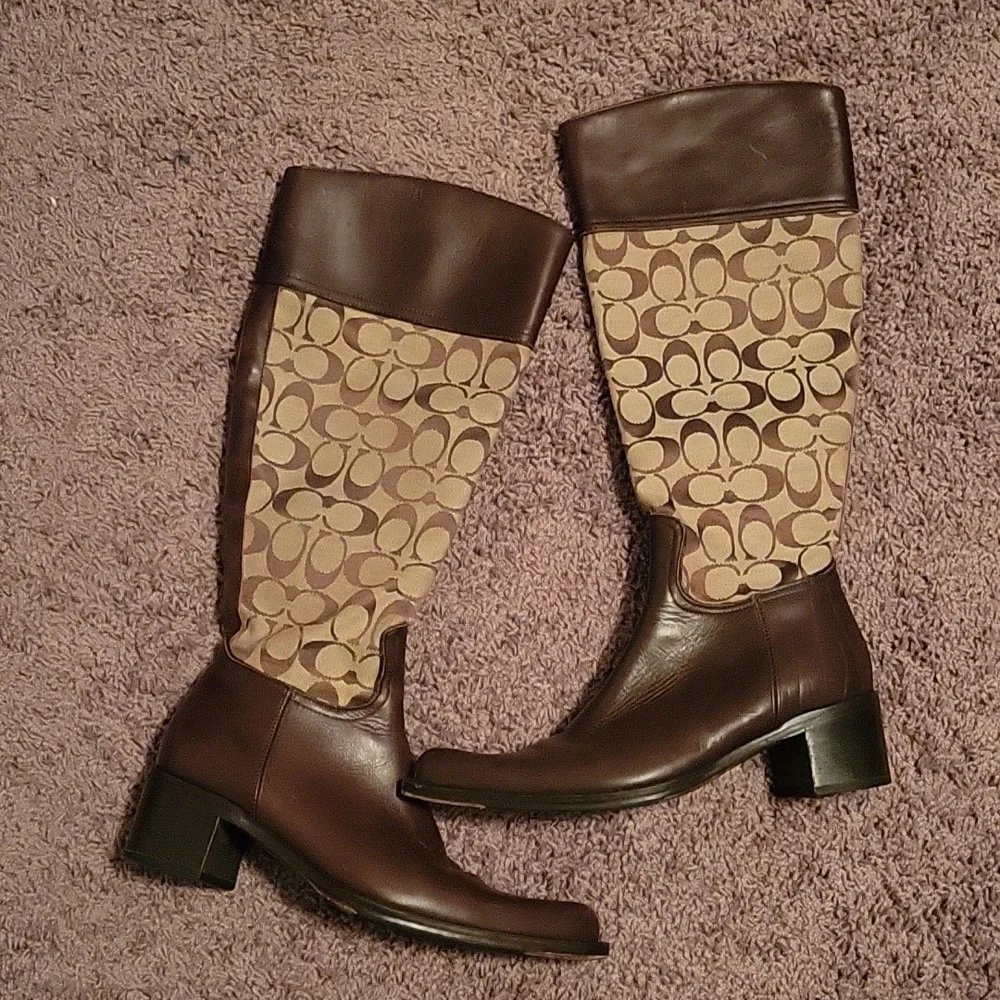 Coach Signature Boot - Picture 1 of 5